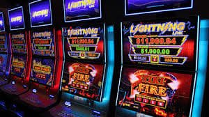 Máy slot online nhiều màu sắc với biểu tượng trái cây