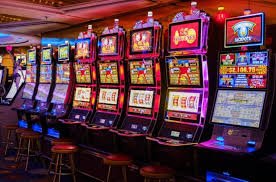 Biểu tượng VIP với vương miện vàng sang trọng